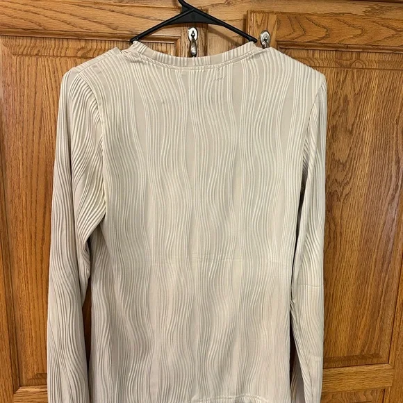 NWT Zesica shirt size small in off white or cream with texture - Picture 2 of 3